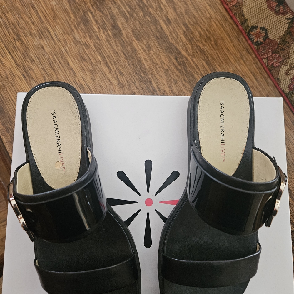 Isaac Mizrahi Black Mules Sleek Modern Design